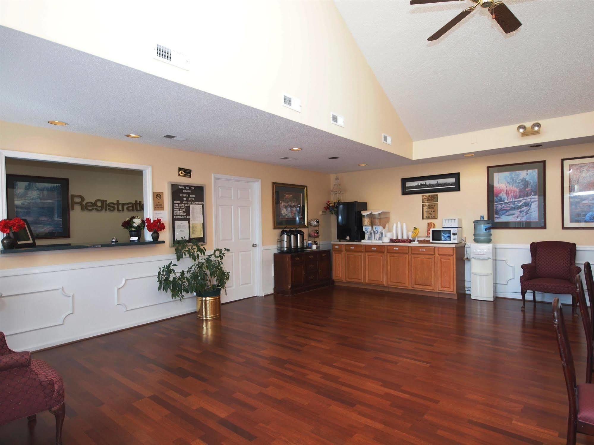 Western Motel Fitzgerald Bagian luar foto