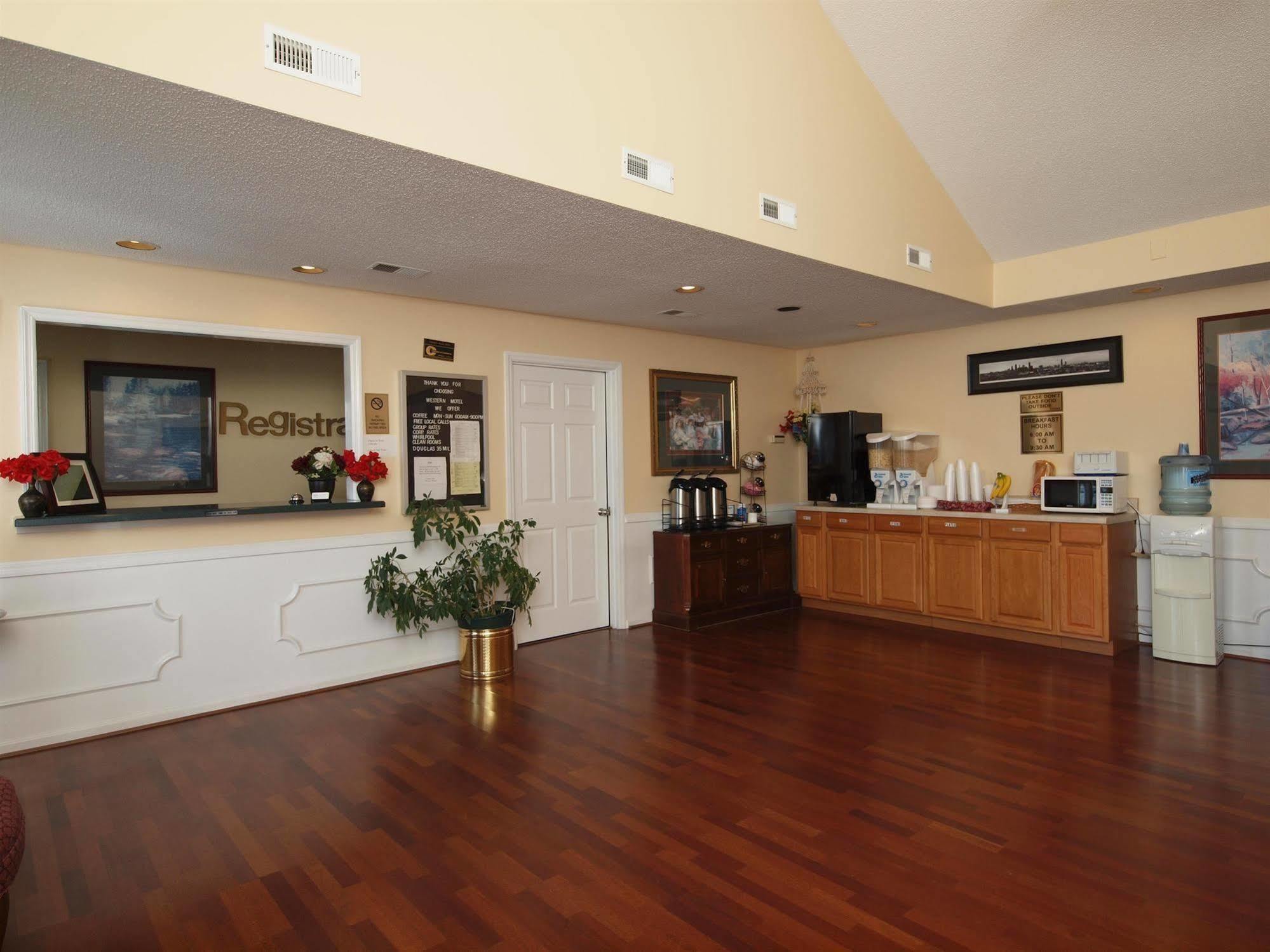 Western Motel Fitzgerald Bagian luar foto