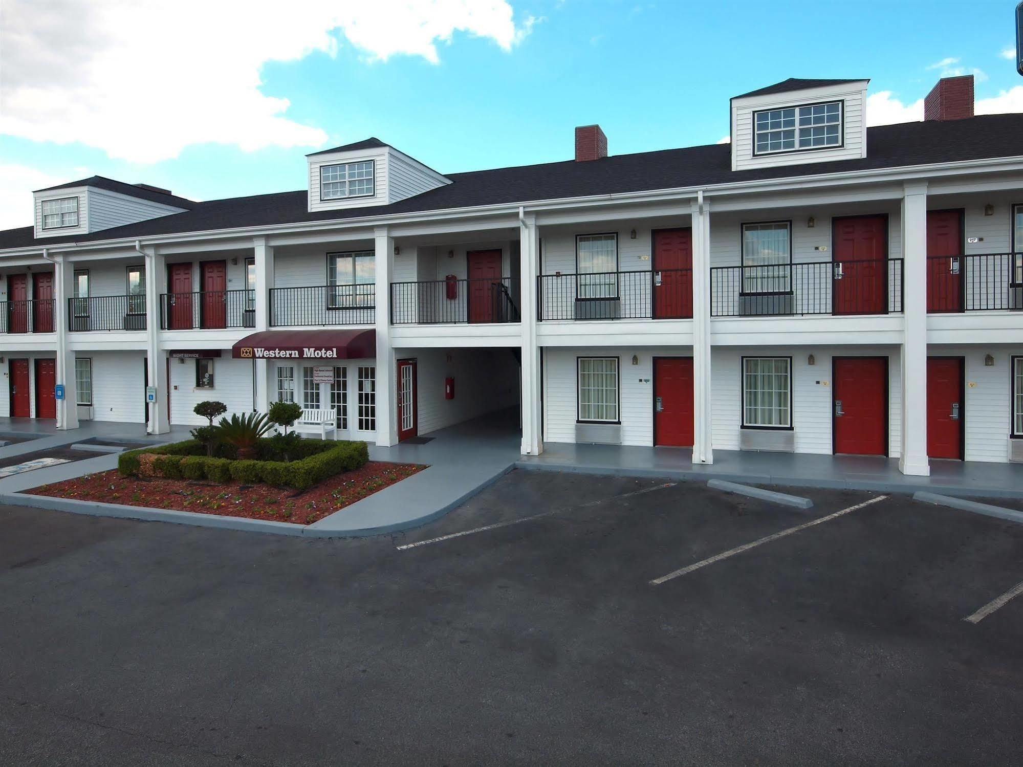 Western Motel Fitzgerald Bagian luar foto